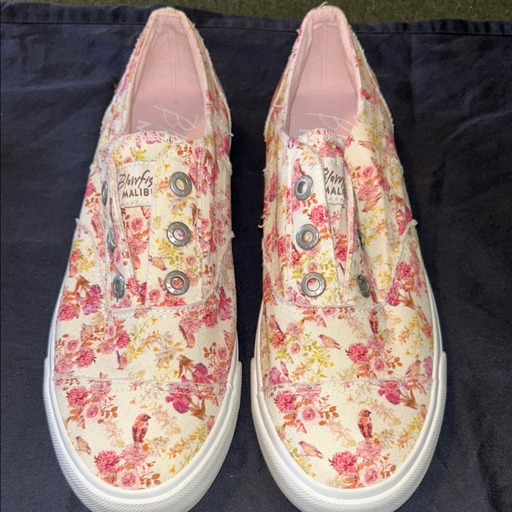 Blowfish Women's Floral Slip-On Sneakers - Pink and Cream with Birds Size 10